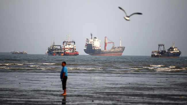 Daily life in Iran's strategic port city of Bandar Abbas