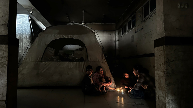 Families in Gaza improvise primitive lamps amid prolonged electricity crisis