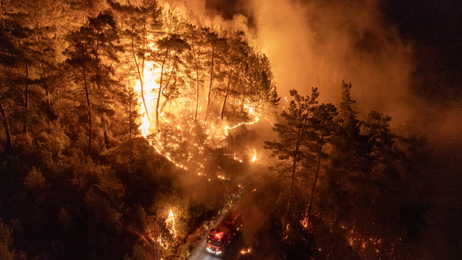 Firefighting efforts continue against forest fire in Antalya