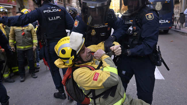 Forest firefighters in Madrid protest for better pay and working conditions
