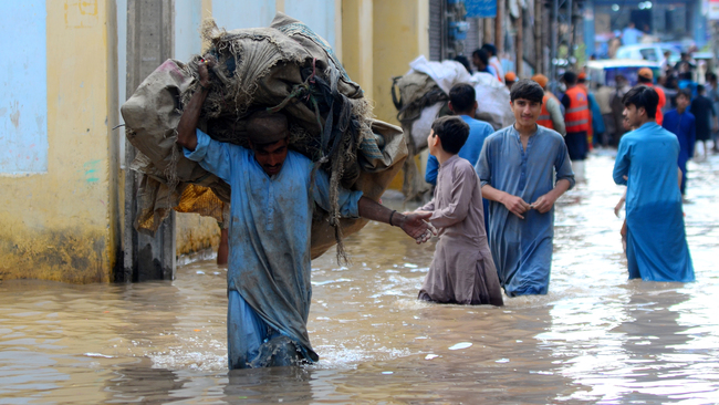 Heavy rain causes flooding and deaths in Peshawar, Pakistan