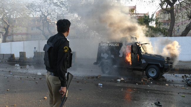 Pakistani police intervene protest over Khamenei’s killing