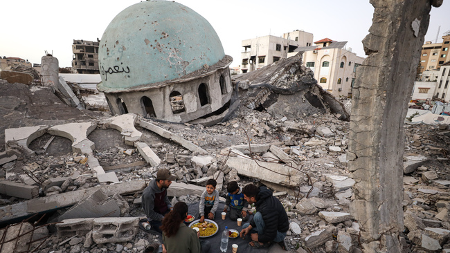 Palestinian family breaks first Ramadan fast on ruins of Mosque in Gaza