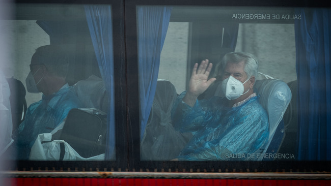 Passengers from the Hantavirus-hit cruise ship send back to airport in Tenerife